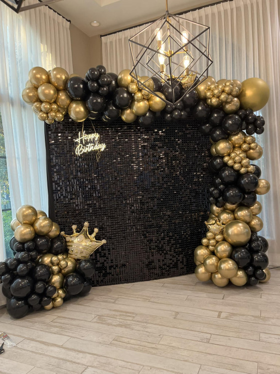 Shimmer wall W/ Balloons 8 Ft W X 8 Ft H